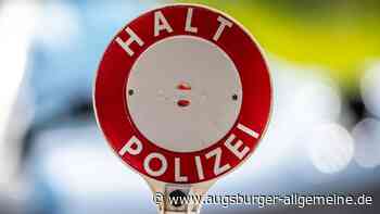 Gefährlicher Zwischenfall bei Demo: Senior im Auto missachtet Polizeisperre