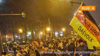Zu wenig Abstand: Verhalten bei Corona-Demos sorgt für Kritik - Augsburger Allgemeine