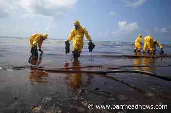 Thai province declares emergency as oil slick hits beach - Barrhead News