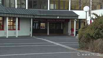 Fulda: Schulleiterin nennt Teilnahme an Corona-Demo "klaren Fehler" - und muss keine Konsequenzen fürchten - RTL Online