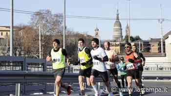 Marco Moletto vince la Novara half marathon. Proteste tra gli atleti: “Percorso mal segnalato” - La Stampa