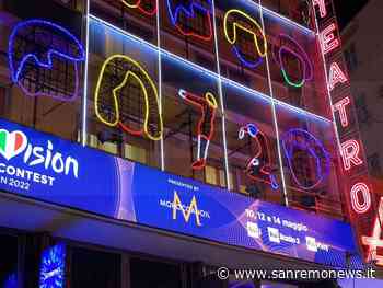 Sanremo: la scritta luminosa '72' di Marco Lodola illumina la facciata dell'Ariston per la settimana del Festival (Foto e Video) - SanremoNews.it
