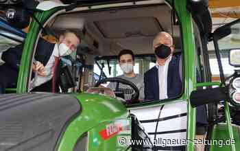 Landwirtschaft wird digitaler: Neuer Traktor für Berufsschule Mindelheim - Allgäuer Zeitung