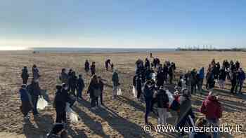Giornata SalvaAmbiente a Caorle, organizzata la pulizia della spiaggia - VeneziaToday