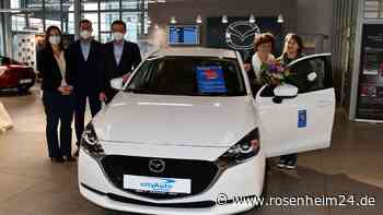 Mit 69 Jahren das erste eigene Auto: Neuer Mazda geht an treue Leserin aus Rosenheim