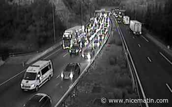 Un accident entre un poids-lourd et une voiture provoque un beau bouchon sur l'A8 à Nice