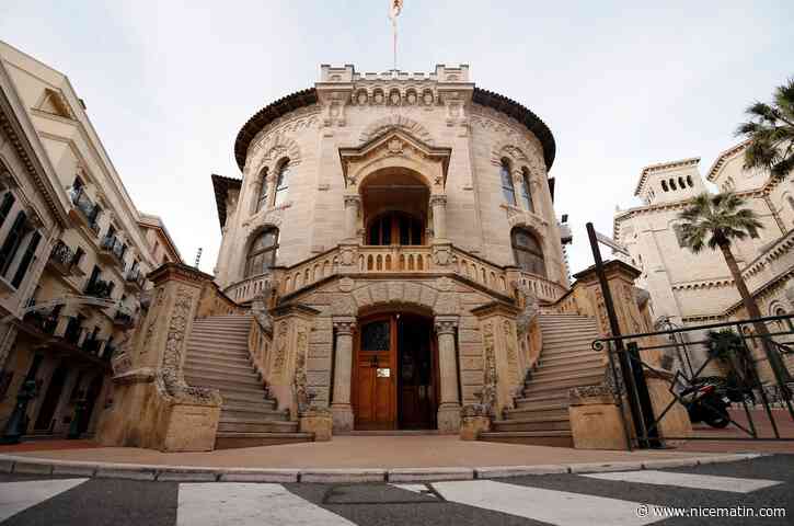 Soupçonnant l'existence d'une note secrète sur lui, un juge en poste à Monaco puis Nice porte plainte