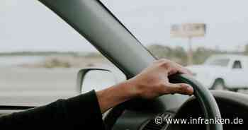 Unfall auf der A73: Autofahrer fährt wegen "Niesattacke" gegen Planke