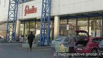 Rapinatore armato al Famila di Busa di Vigonza: minaccia il cassiere e scappa - Il Mattino di Padova