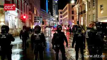 Corona-Gegner werden in Jena durch Gegenprotest aufgehalten – erstmals eine angemeldete Kundgebung