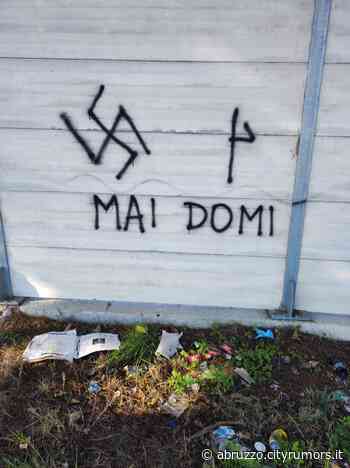 Alba Adriatica, svastiche e scritte naziste sulla recinzione dello stadio FOTO - Cronaca Teramo - Abruzzo Cityrumors