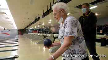 'I still can do it': Saskatoon woman, 99, keeps on bowling through COVID-19 pandemic