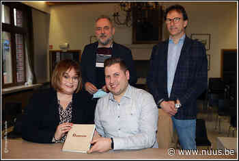 Trouwers in Oosterzele krijgen 'koesterboekje' in plaats van trouwboekje mee naar huis - NUUS