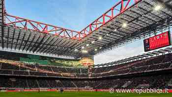 Una mano di vernice per la tv, il prato di San Siro si mette il vestito per il derby - La Repubblica