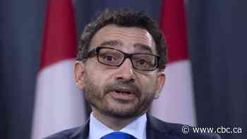 Transport minister says there's 'no sign' vaccine mandate is affecting cross-border truck volume