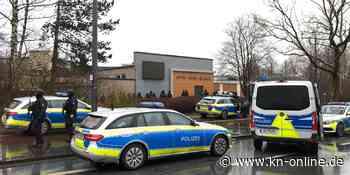 Unklare Lage: Polizeieinsatz an Hamburger Schule nach Bericht über bewaffneten Jugendlichen