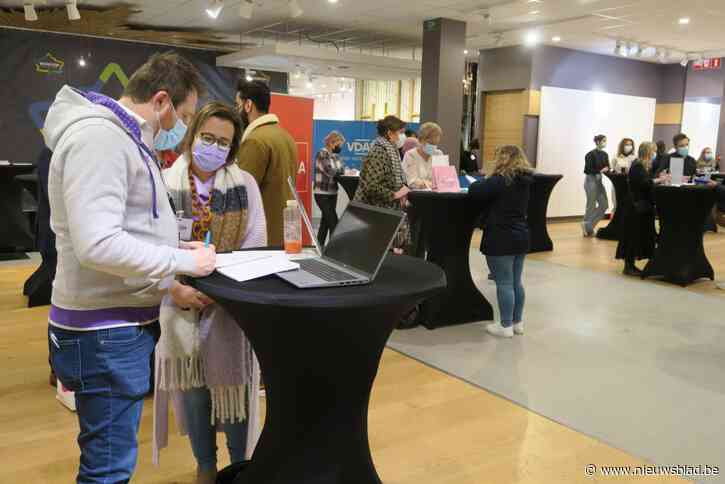 Shoppingcenter ziet leeg winkelpand volstromen met werkzoekenden: “Jobbeurs nodig want ‘war for talent’ woedt ook hier opnieuw”