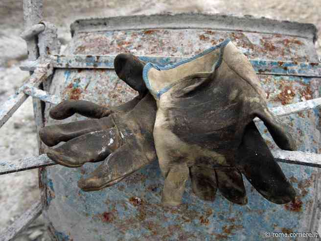 Sora, tragedia sul lavoro: Ciro Ceccano muore travolto da un pannello coibentato - Corriere della Sera