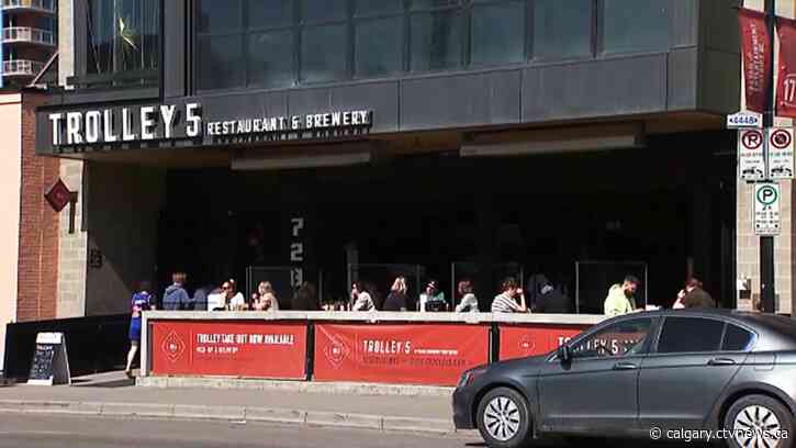 Hospitality sector calls for COVID-19 restrictions to end amid depleted workforce, financial losses