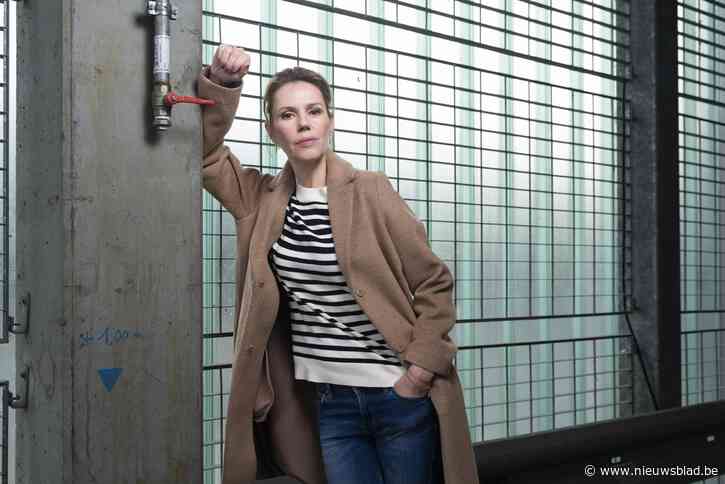 Actrice Katrien De Ruysscher maakt samen met Lieven Van Gils docu over busramp in Sierre: “Plots zat mijn zoon in de klas met kindjes die erbij waren geweest”