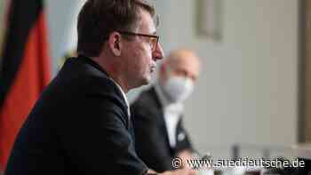 Kriminalität - Dresden - Innenminister: Höhere Strafen für Angriffe auf Polizisten - Panorama - Süddeutsche Zeitung