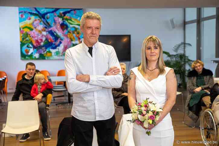 Allemaal tweetjes: Cynthia en Yves trouwen op 2/2/2022