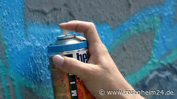 Bootshaus der Wasserschutzpolizei Prien mit Graffiti beschmiert