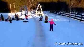 Skating trail weaves through Barrie, Ont. neighbourhood - CTV News