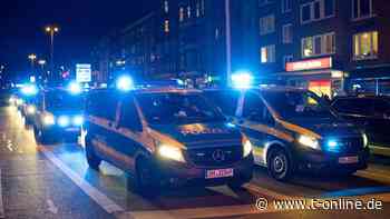 Rund 1700 Demonstranten gegen Corona-Maßnahmen in Kiel - t-online.de