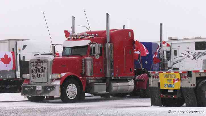 Coutts border blockade could have a negative impact on local, provincial economy, experts say