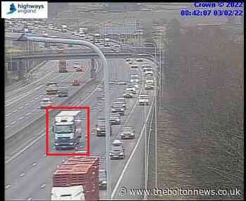 Tow lanes on M62 closed after lorry breaks down