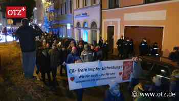 Illegaler Aufzug von etwas über 600 Teilnehmern durch Schleiz am Mittwochabend - Ostthüringer Zeitung
