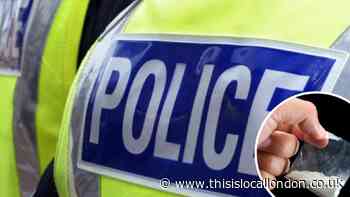 Suspect Plumstead drug dealer caught in action by police