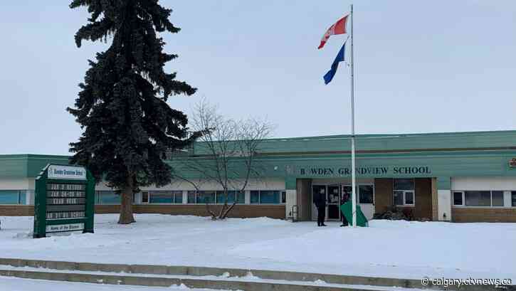 Group of students at Bowden, Alta. school who refuse to mask barred from entry by staff