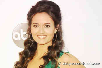 Danica McKellar Shared Her No Makeup Look In Her Latest Selfie - Daily Research Plot