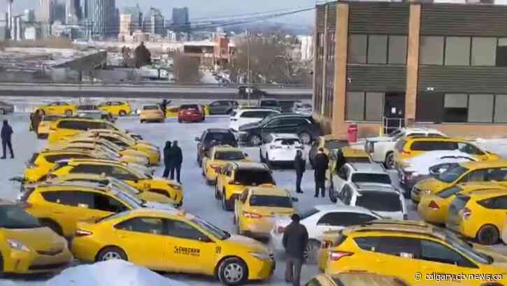 Checker Cab drivers demonstrate against costly insurance increase