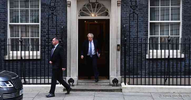 Top Aides to Boris Johnson Quit, Adding to Downing Street Turmoil - The New York Times