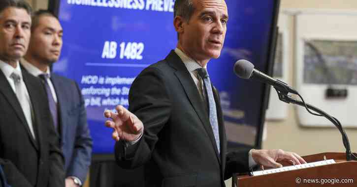 Garcetti says he held his breath during maskless photos - Los Angeles Times
