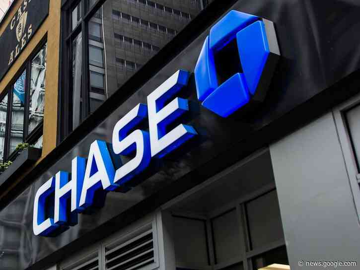 A Houston doctor says Chase bank employees questioned her medical credentials when she tried to deposit her first $16,000 from a new job - Yahoo News