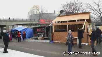 Protesters build wooden structure in downtown Ottawa park