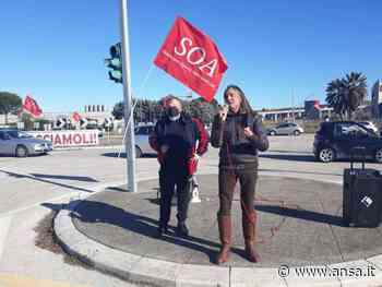 Stellantis, presidio protesta davanti stabilimento Termoli - Agenzia ANSA