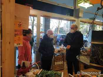 Saronno, riprende il tour di sindaco e assessore nei negozi - ilSaronno