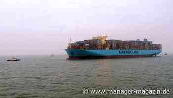 Wangerooge: Containerschiff "Mumbai Maersk" freigeschleppt