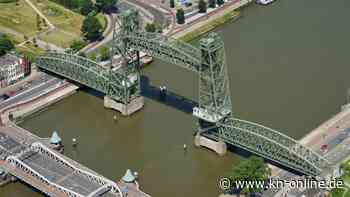 Muss eine historische Brücke in Rotterdam für eine Mega-Jacht von Jeff Bezos weichen?