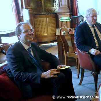 «Kollaps» in Downing Street: Johnson zunehmend isoliert - radioeuskirchen.de