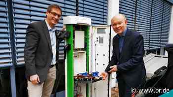 E-Autos sollen beim Stromsparen helfen mit Technik aus Erlangen - BR24
