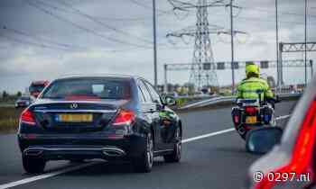 Abcoudenaar ramt politieauto en gaat volledig door het lint - 0297.nl