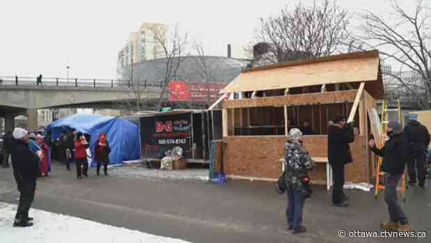 Protesters build wooden structure in downtown Ottawa park