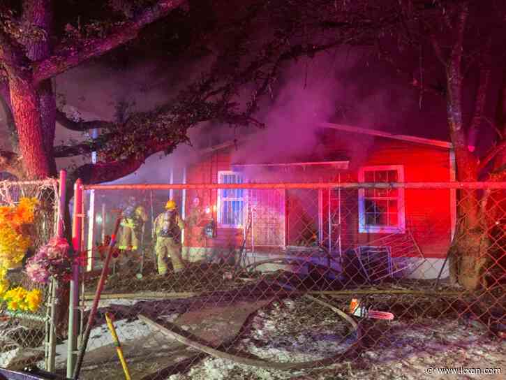 Vacant house in east Austin burns early Friday