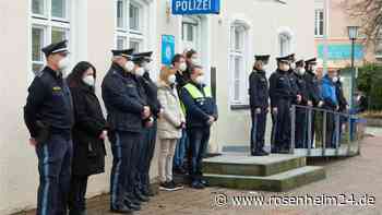 Ruf nach mehr Respekt: Schweigeminute der Polizei Prien für ermordete Kollegen